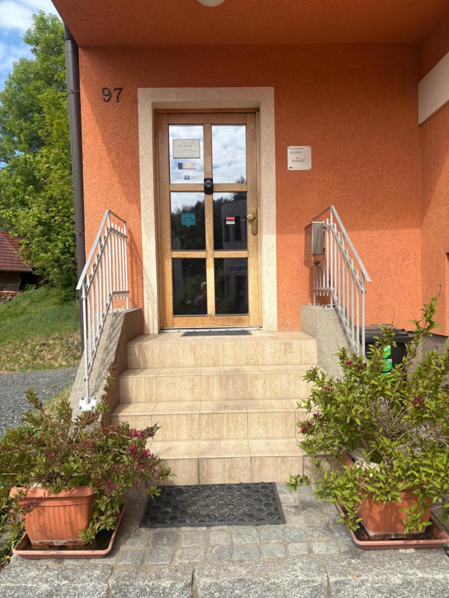 Penzion Pod Zámkem Zruc nad Sazavou Esterno foto