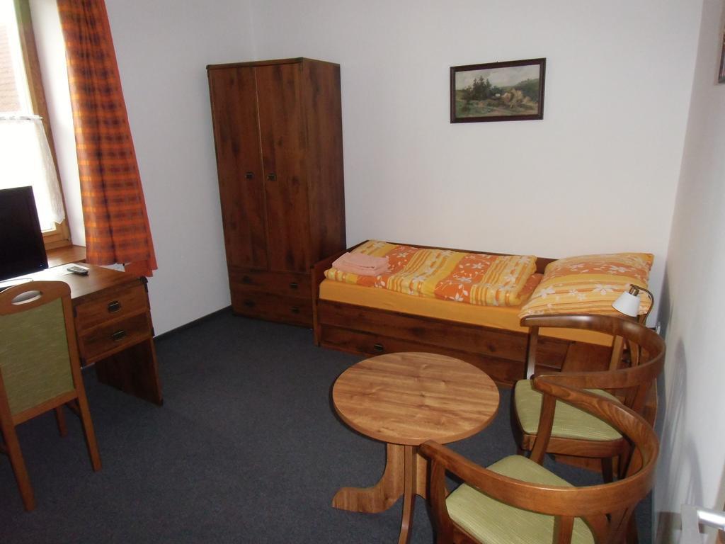Penzion Pod Zámkem Zruc nad Sazavou Esterno foto