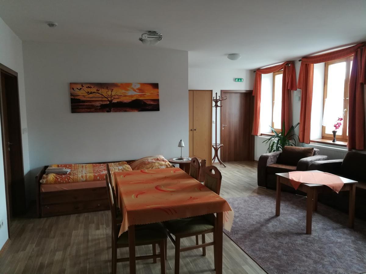 Penzion Pod Zámkem Zruc nad Sazavou Esterno foto