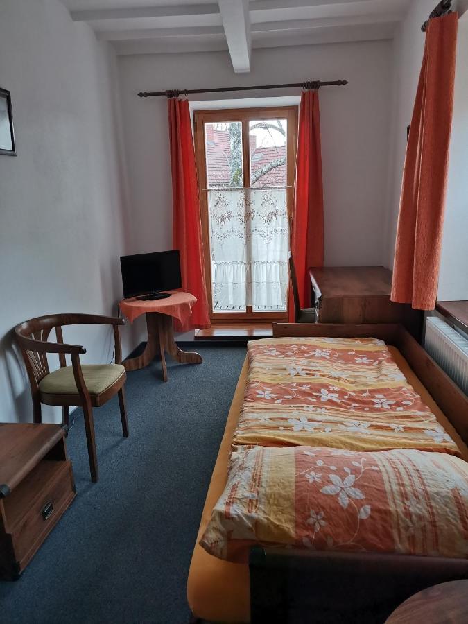 Penzion Pod Zámkem Zruc nad Sazavou Esterno foto