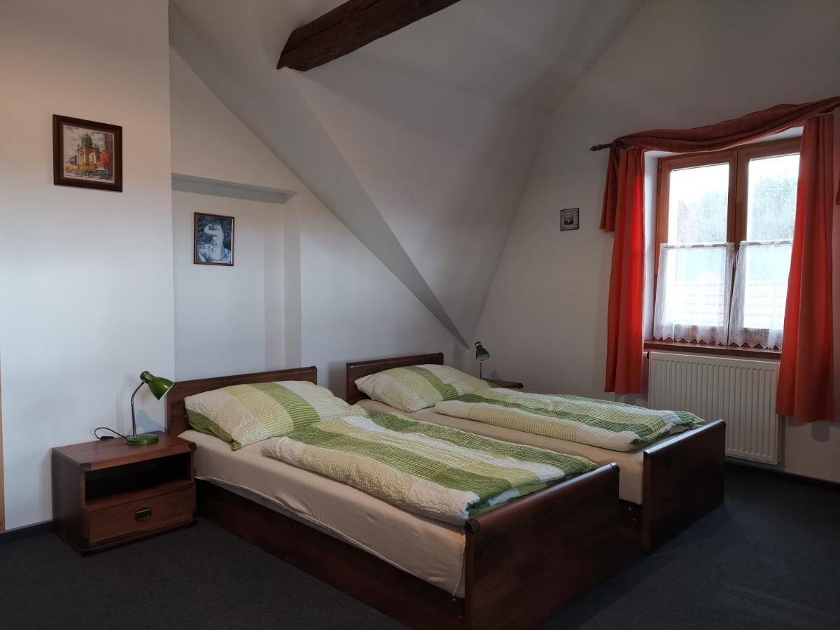 Penzion Pod Zámkem Zruc nad Sazavou Esterno foto