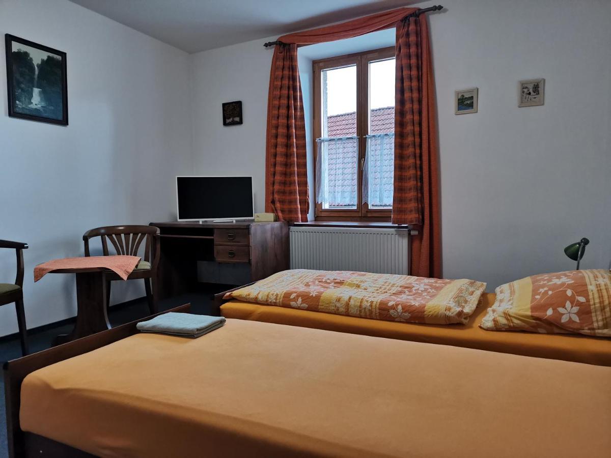 Penzion Pod Zámkem Zruc nad Sazavou Esterno foto