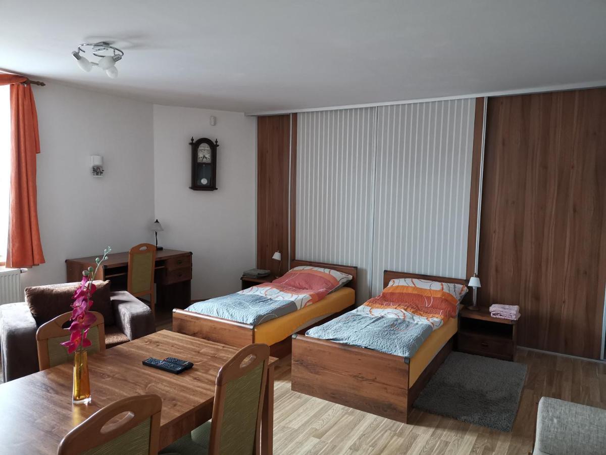 Penzion Pod Zámkem Zruc nad Sazavou Esterno foto