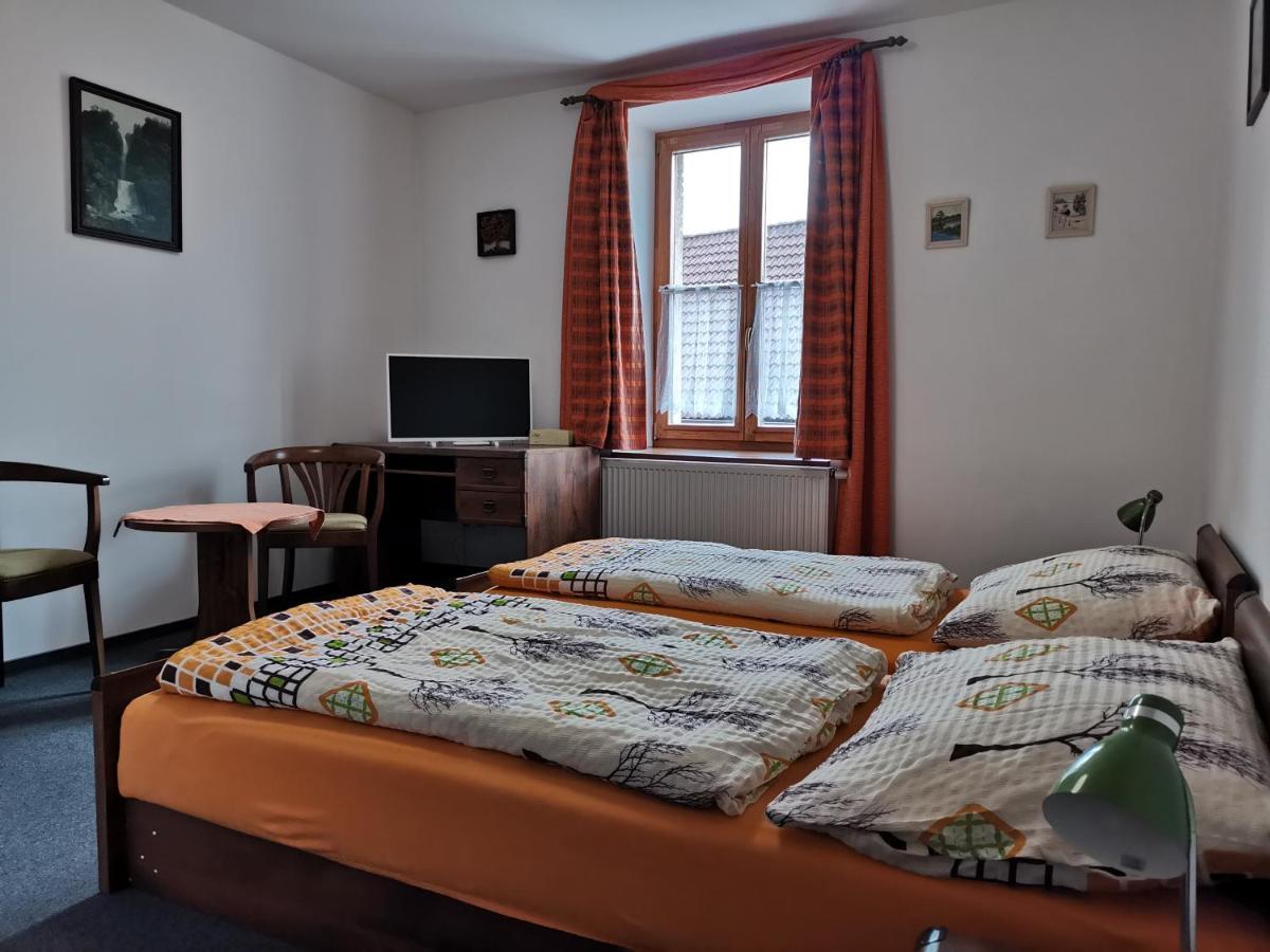 Penzion Pod Zámkem Zruc nad Sazavou Esterno foto